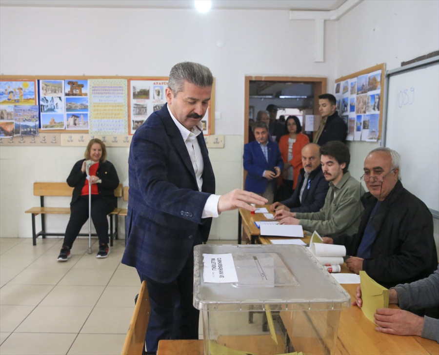 usak-valisi-turan-ergun-oyunu-kullandi-2.jpg