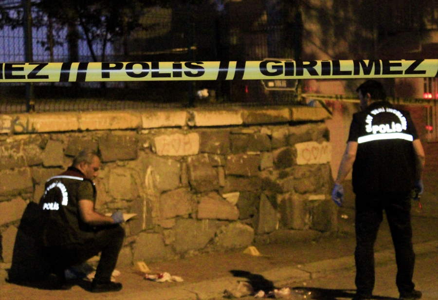 dikilitas-mahallesinde-bicakli-kavga-3.jpg
