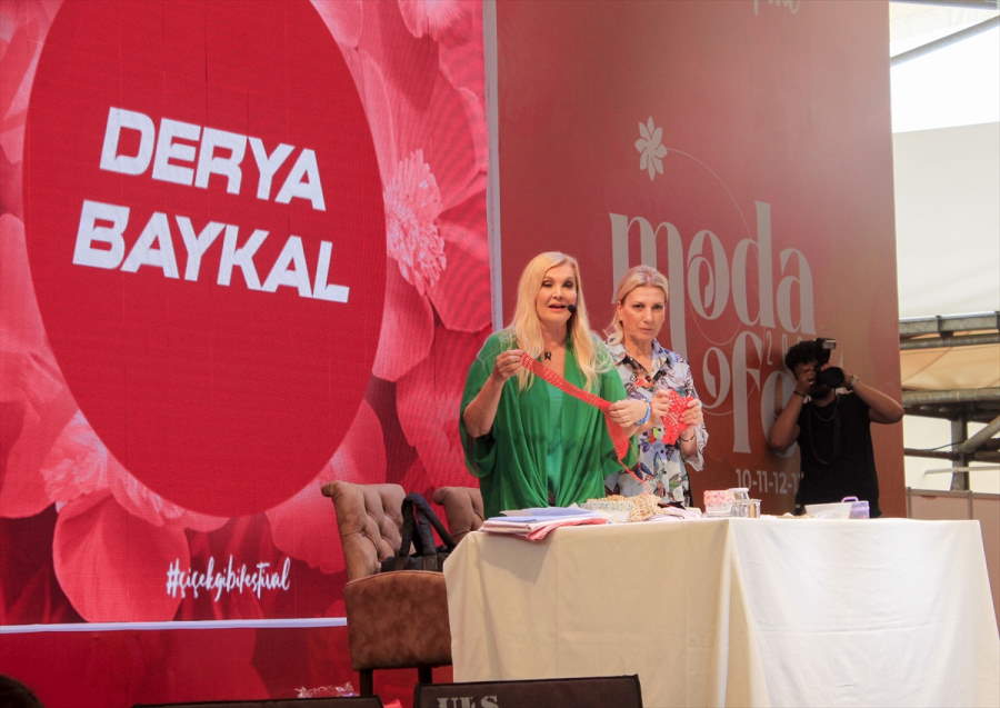 aa-20230613-31419715-31419710-usak-modafestte-derya-baykal-geri-donusum-soylesisi-gerceklestirdi.jpg