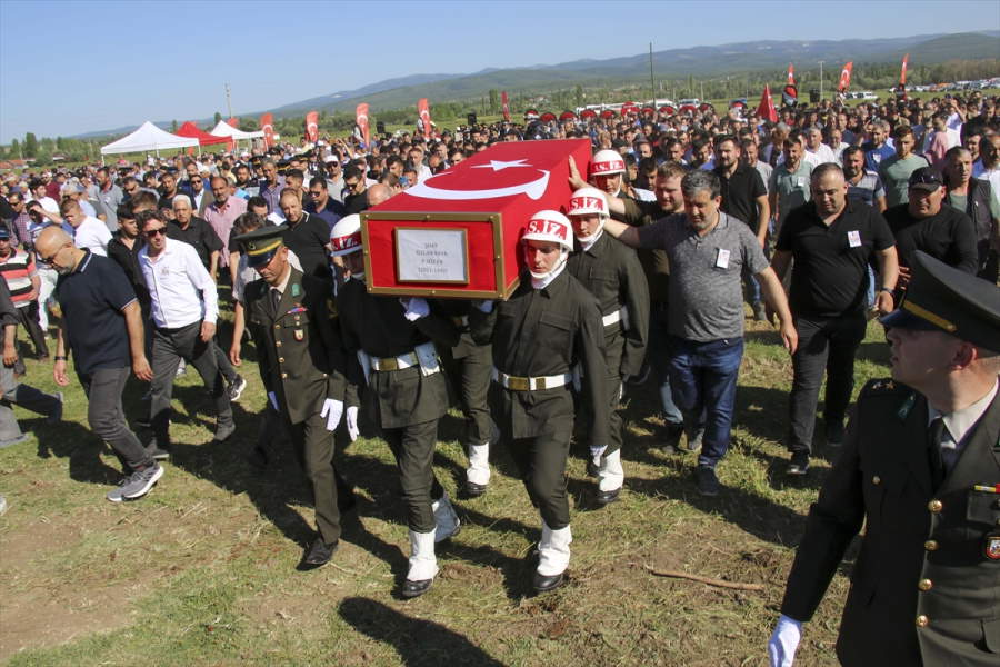 aa-20230624-31516443-31516439-sehit-piyade-sozlesmeli-er-ozcan-kaya-son-yolculuguna-ugurlandi.jpg