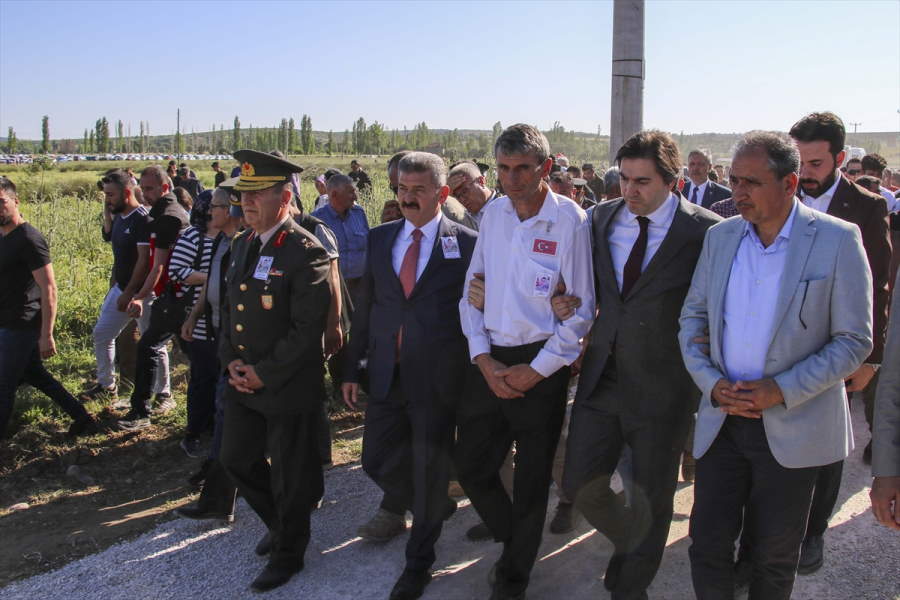 aa-20230624-31516443-31516440-sehit-piyade-sozlesmeli-er-ozcan-kaya-son-yolculuguna-ugurlandi.jpg