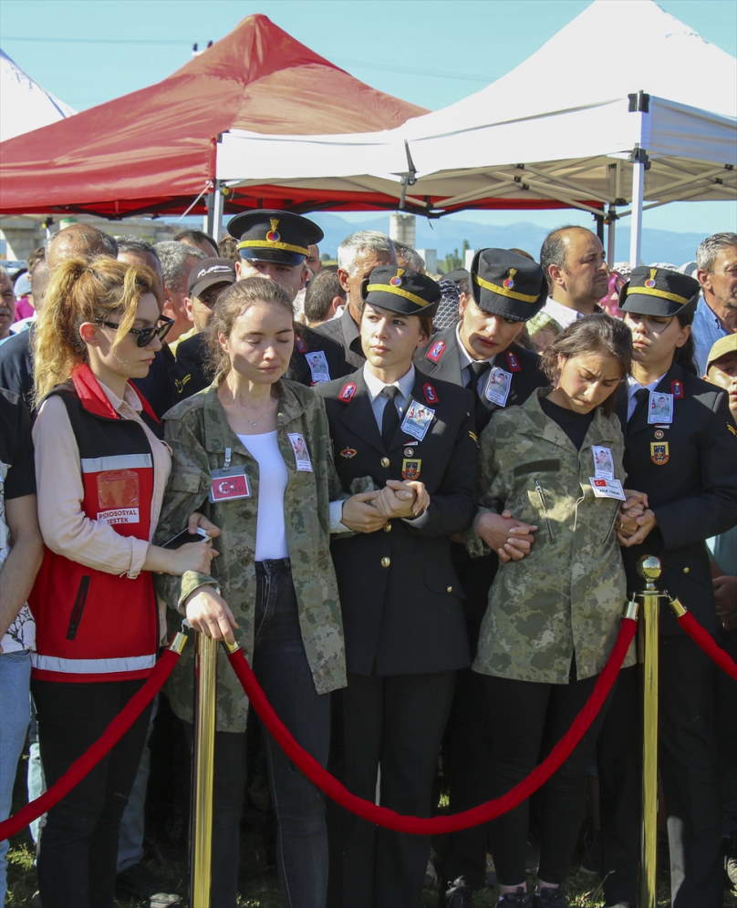 aa-20230624-31516443-31516442-sehit-piyade-sozlesmeli-er-ozcan-kaya-son-yolculuguna-ugurlandi.jpg