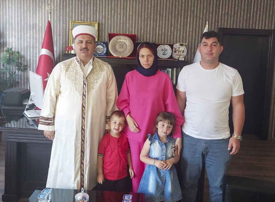 usakta-yasayan-ukraynali-kadin-musluman-oldu.jpg