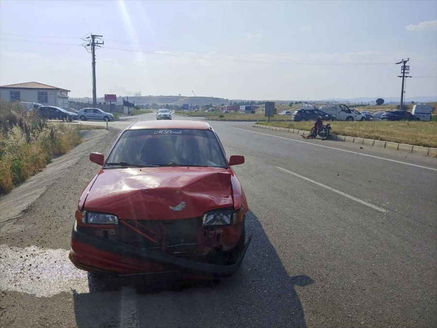 usakta-otomobille-motosikletin-carpistigi-kazada-1-kisi-yaralandi-1.jpg