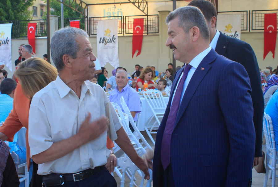 usakta-sehit-yakinlari-ve-gaziler-15-temmuz-programinda-bulustu-1.jpg