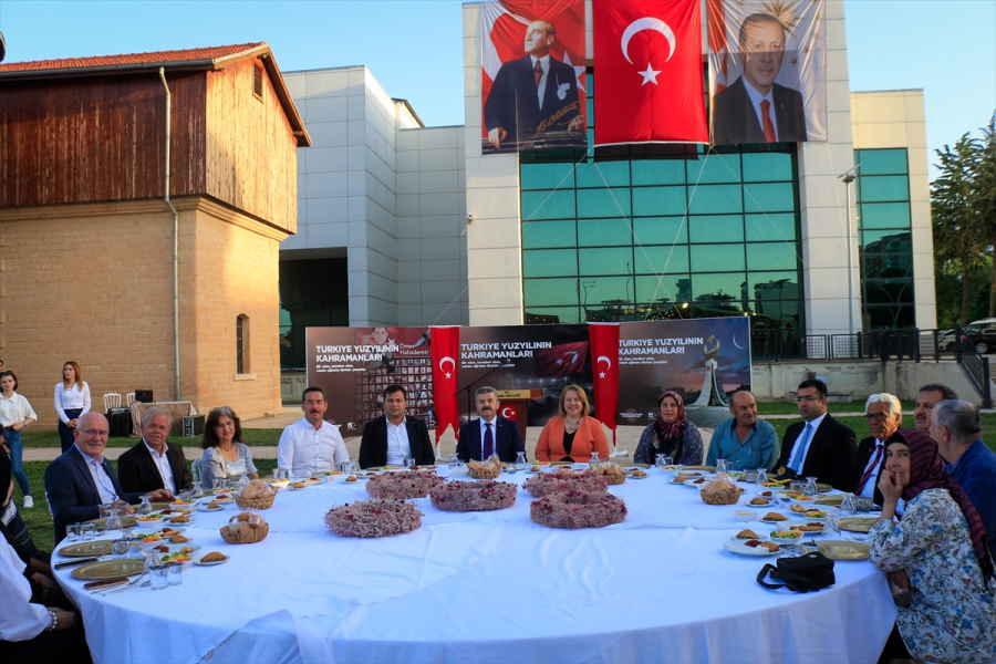 usakta-sehit-yakinlari-ve-gaziler-15-temmuz-programinda-bulustu-2.jpg