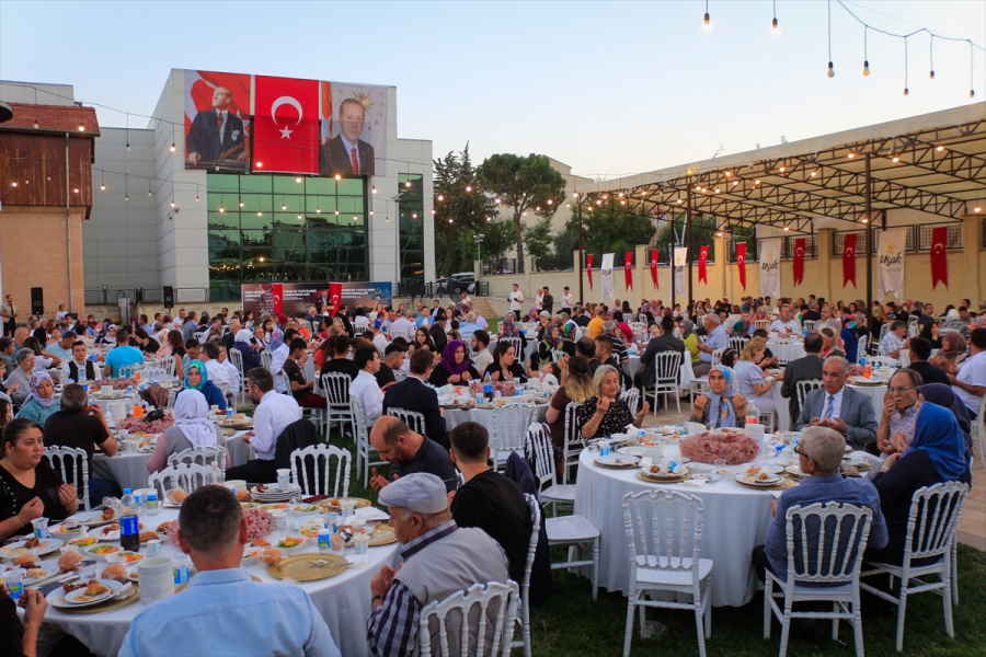 usakta-sehit-yakinlari-ve-gaziler-15-temmuz-programinda-bulustu-3.jpg