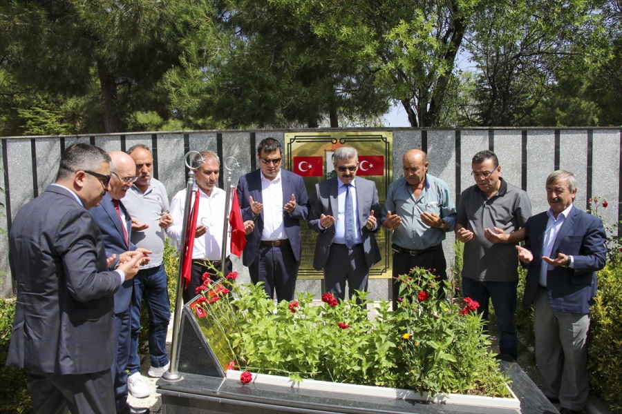 aa-20230715-31683093-31683092-izmir-ve-cevre-illerdeki-sehitliklerde-toren-duzenlendi.jpg
