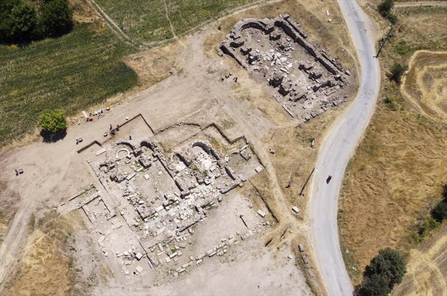 romali-augustusun-sehrinde-tahil-ambari-gun-yuzune-cikti-1.jpg