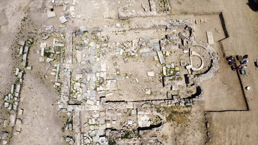 romali-augustusun-sehrinde-tahil-ambari-gun-yuzune-cikti-2.jpg