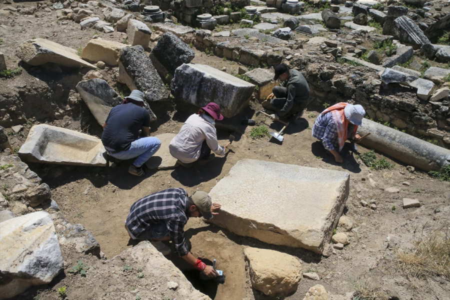 romali-augustusun-sehrinde-tahil-ambari-gun-yuzune-cikti-3.jpg