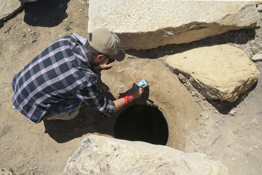 romali-augustusun-sehrinde-tahil-ambari-gun-yuzune-cikti-4.jpg