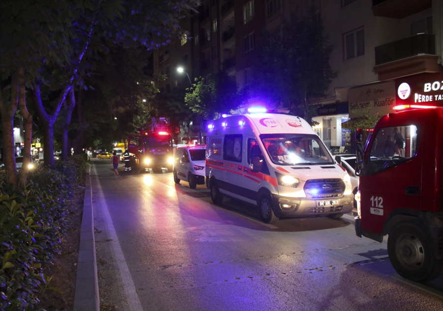 usakta-evde-cikan-yanginda-yasli-kadin-dumandan-etkilendi-1.jpg