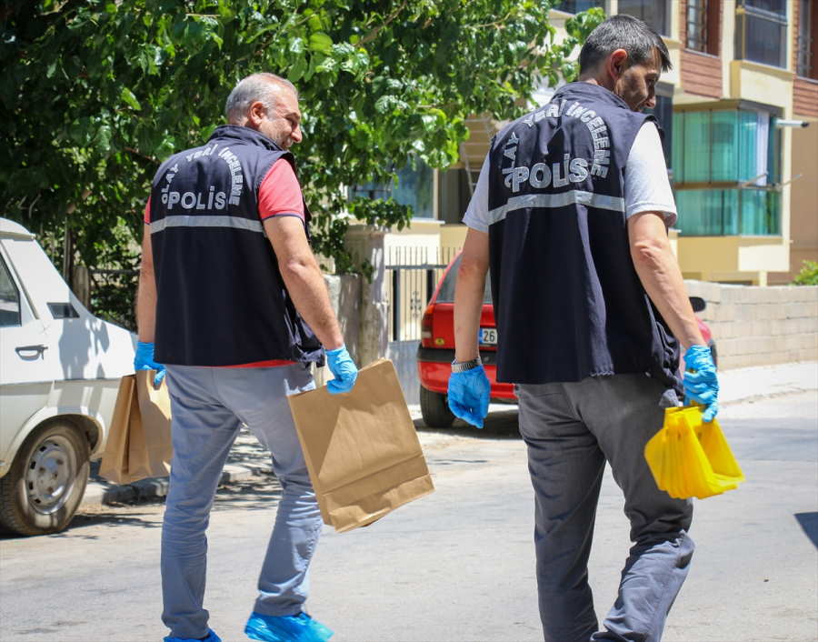 usakta-esinin-bicakladigi-yasli-kadin-hastaneye-kaldirildi-1.jpg