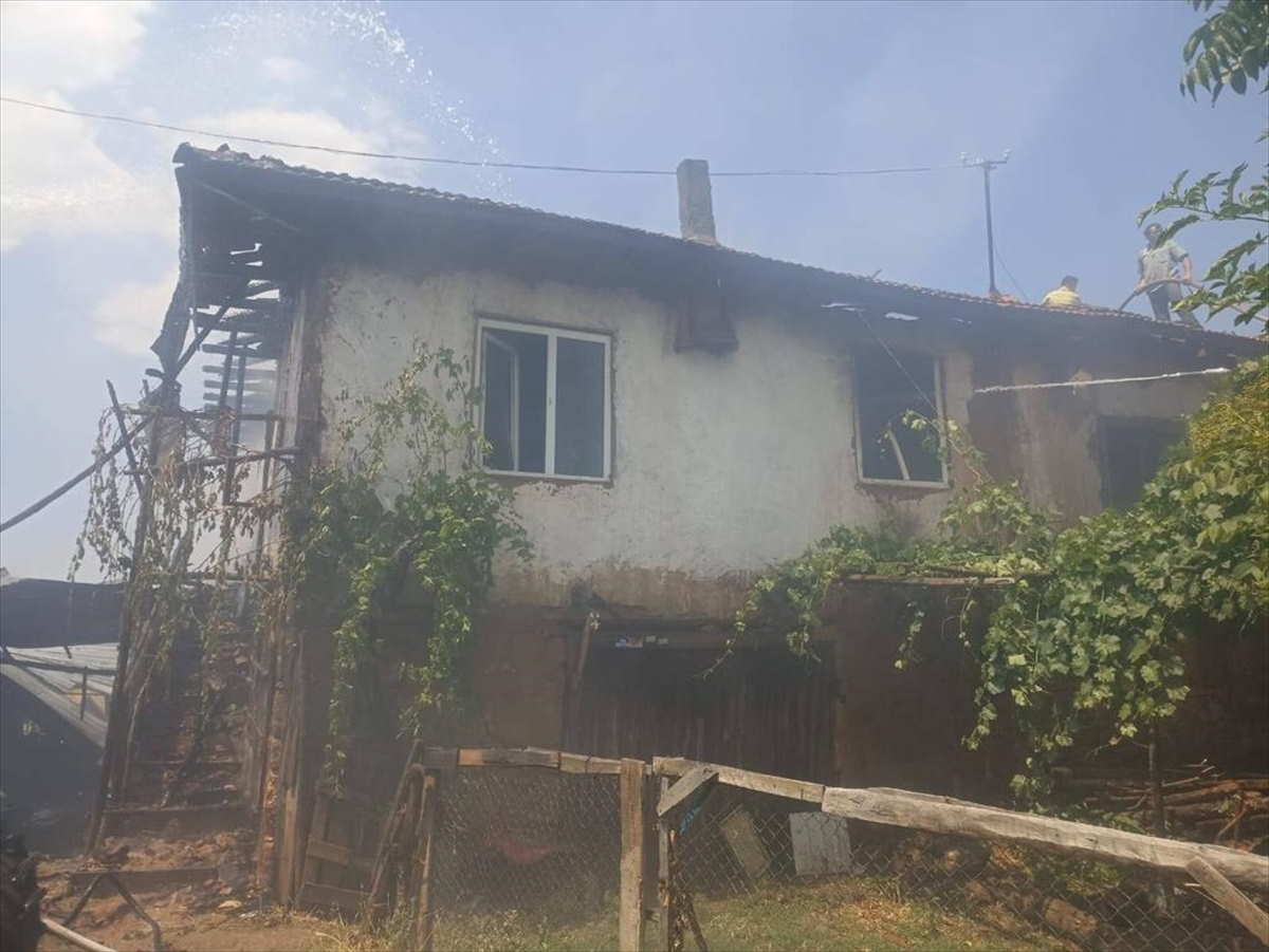 usakta-yanan-mustakil-ev-kullanilamaz-hale-geldi-2.jpg