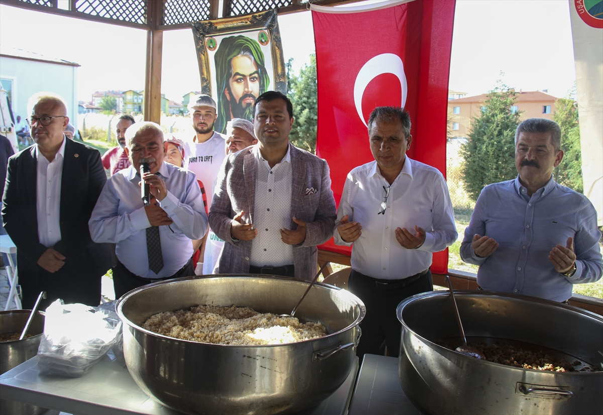 usakta-muharrem-ayi-dolayisiyla-asure-dagitildi-1.jpg