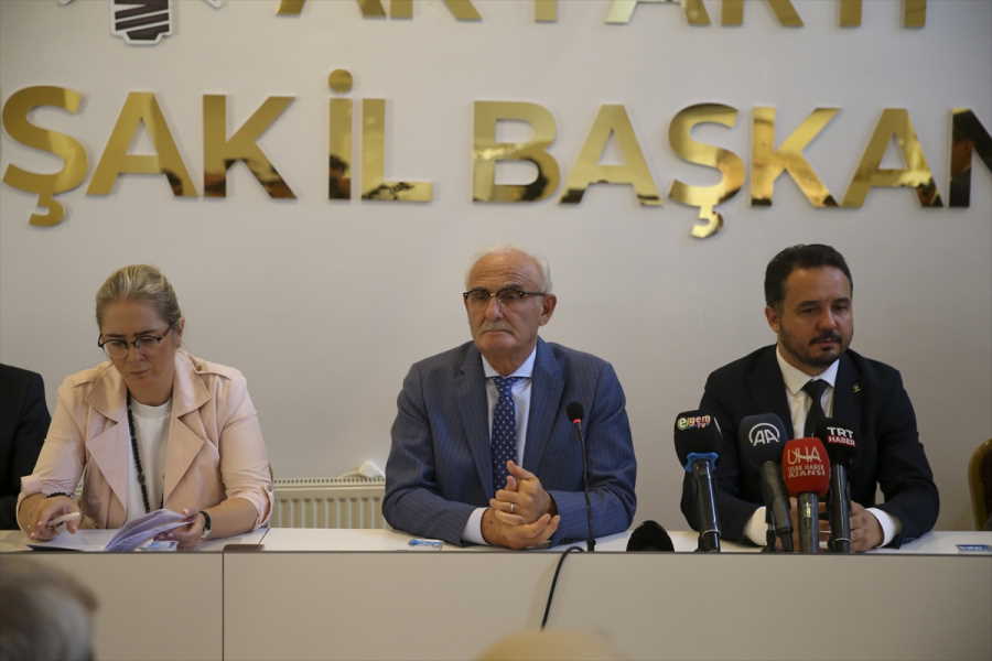 ak-parti-genel-baskan-yardimcisi-yilmaz-usakta-partililerle-bulustu-1.jpg