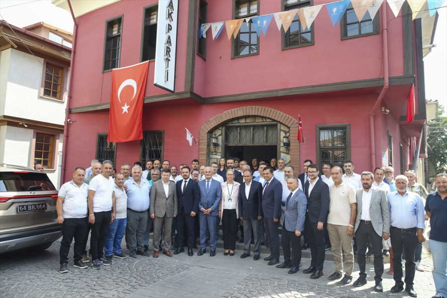 ak-parti-genel-baskan-yardimcisi-yilmaz-usakta-partililerle-bulustu-3.jpg