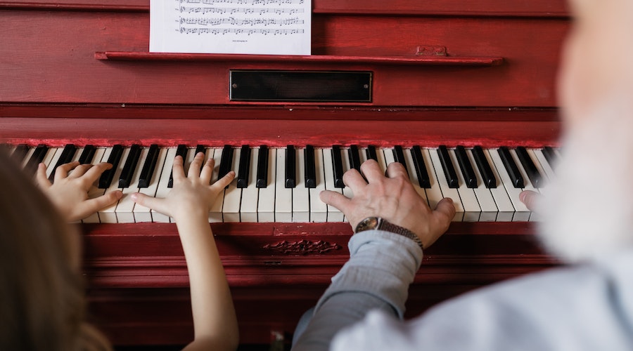 usak-belediyesi-muzik-kursu-2.jpg