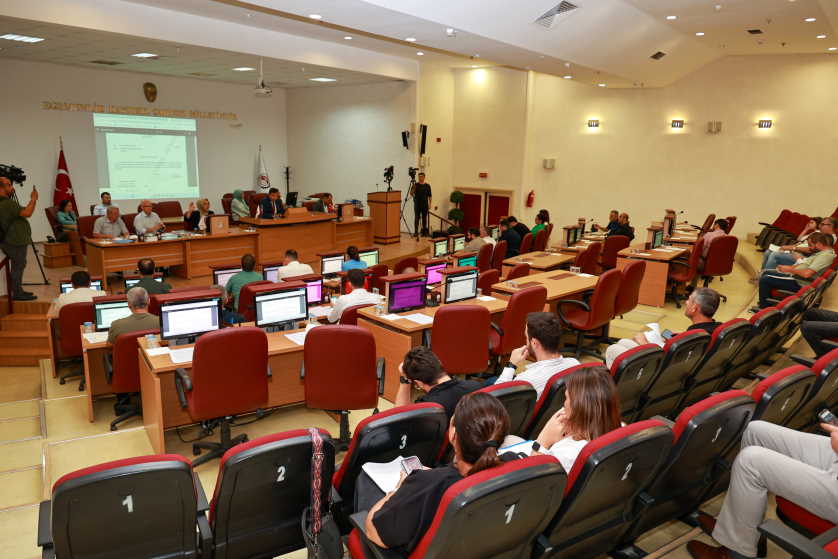 usak-belediye-meclisi-toplantisi-1.jpg