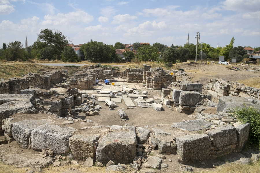 sebaste-antik-kentinde-hamam-kalintilari-bulundu-3.jpg
