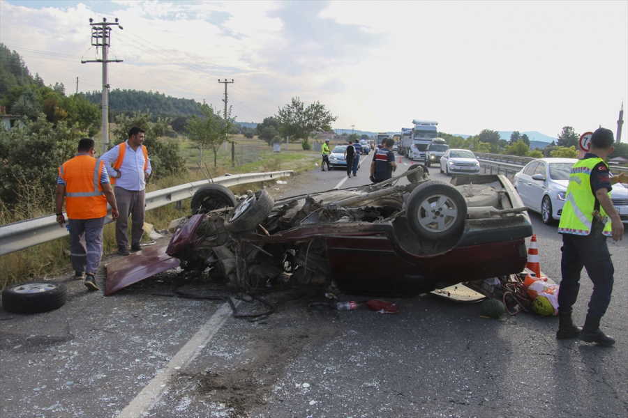 usak-izmir-yolunda-kaza-1.jpg