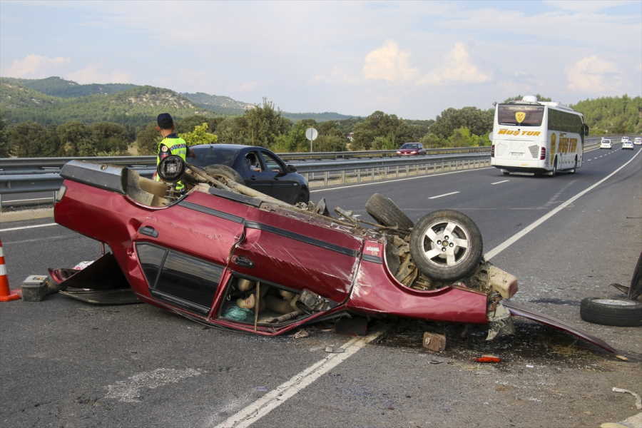usak-izmir-yolunda-kaza-3.jpg