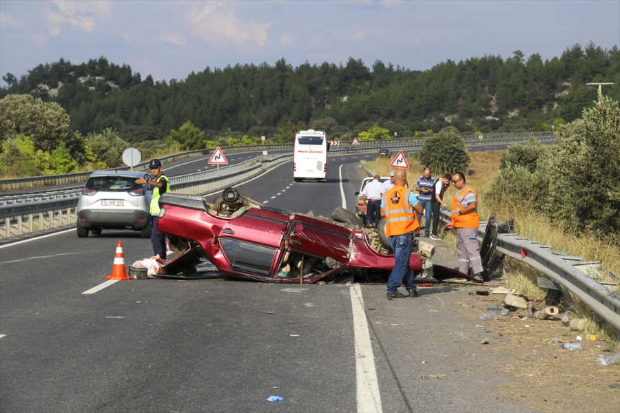 usak-izmir-yolunda-kaza-4.jpg