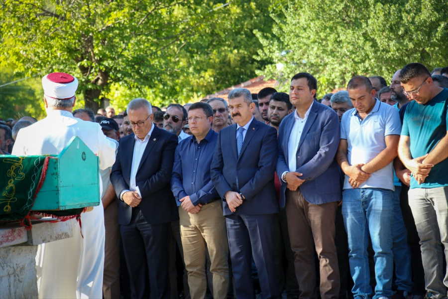 burak-alsay-ve-ilyas-cakin-son-yolculuklarina-ugurlandi-1.jpg