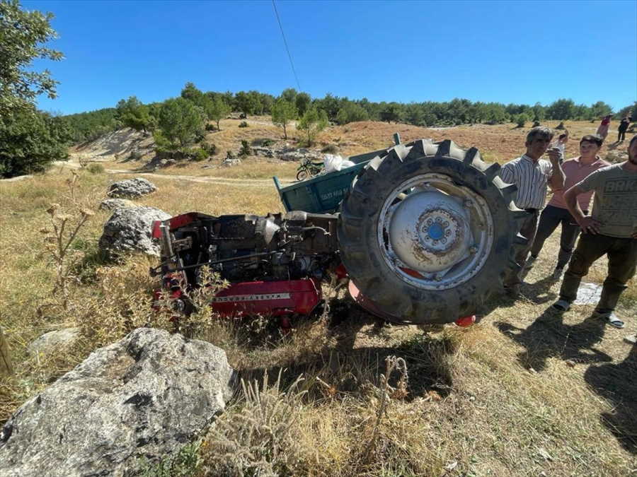 usakta-koy-yolunda-traktor-kazasi-1.jpg