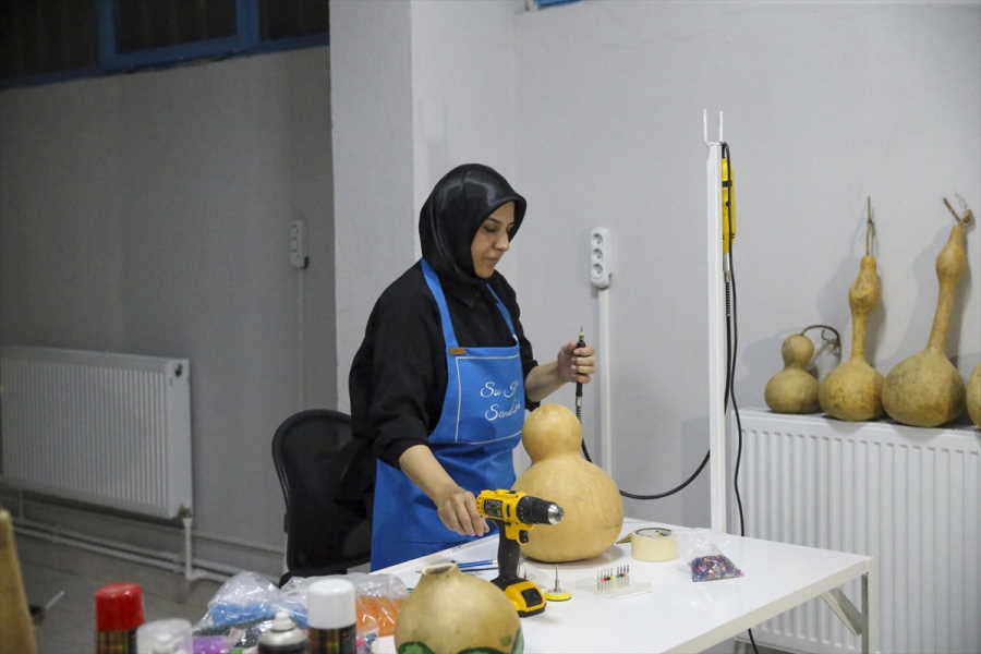 usakli-kadinin-evde-basladigi-hobisi-girisim-hikayesine-donustu-1.jpg