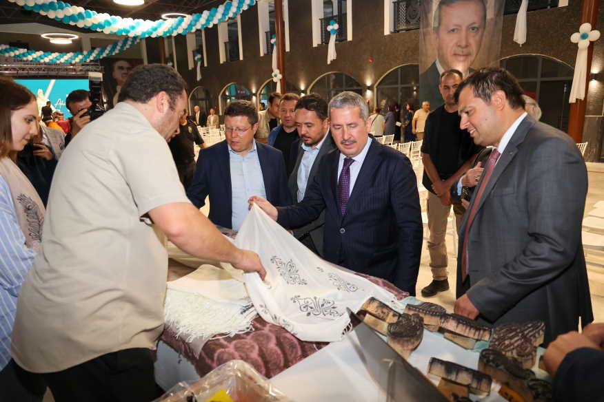 usak-belediyesi-yoresel-urunler-carsisi-3.jpg