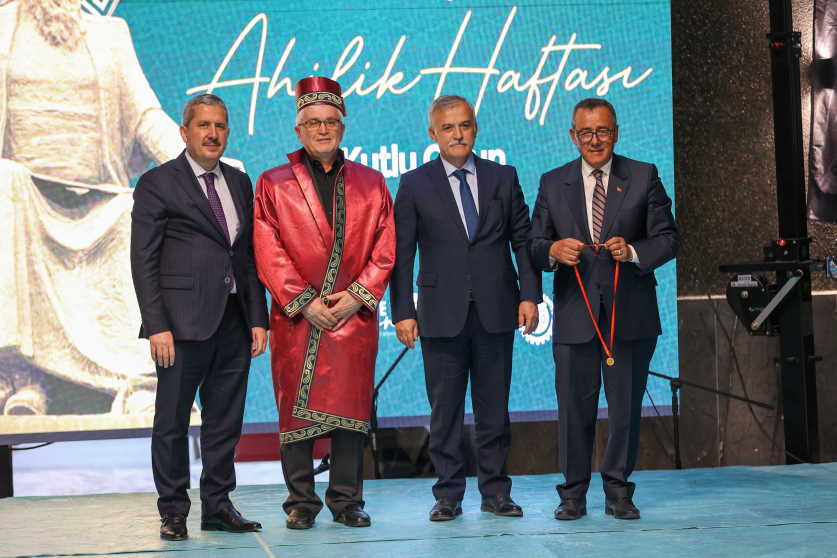 usak-belediyesi-yoresel-urunler-carsisi-6.jpg