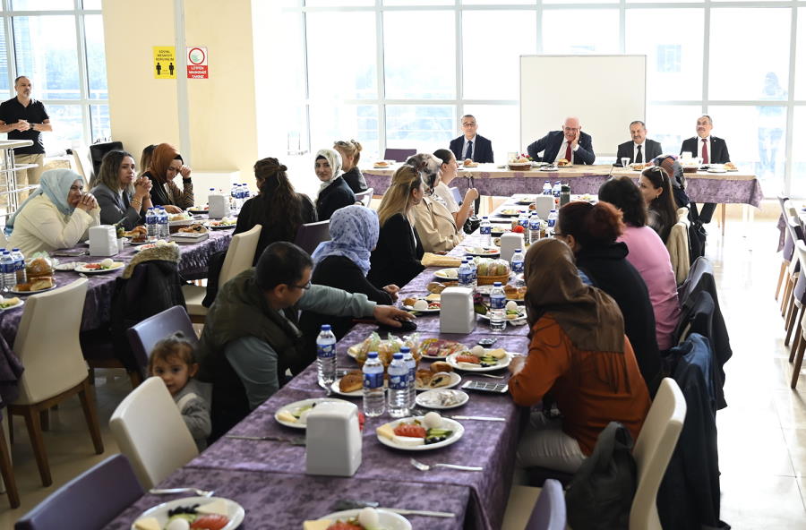 usak-universitesi-kadin-ogrenciler-1.jpg