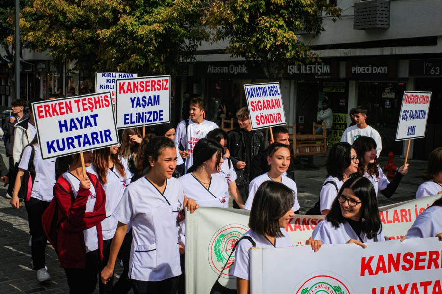 usak-meme-kanseri-farkindalik-yuruyusu-2.jpg