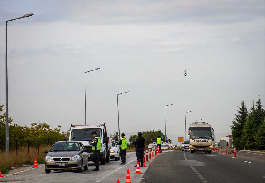 usakta-jandarmadan-cayrokopter-destekli-trafik-denetimi-2.jpg