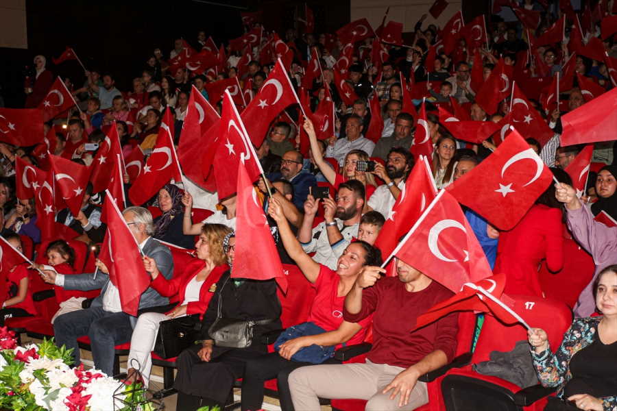 usakta-cumhuriyetin-100-yili-dolayisiyla-konser-verildi-1.jpg