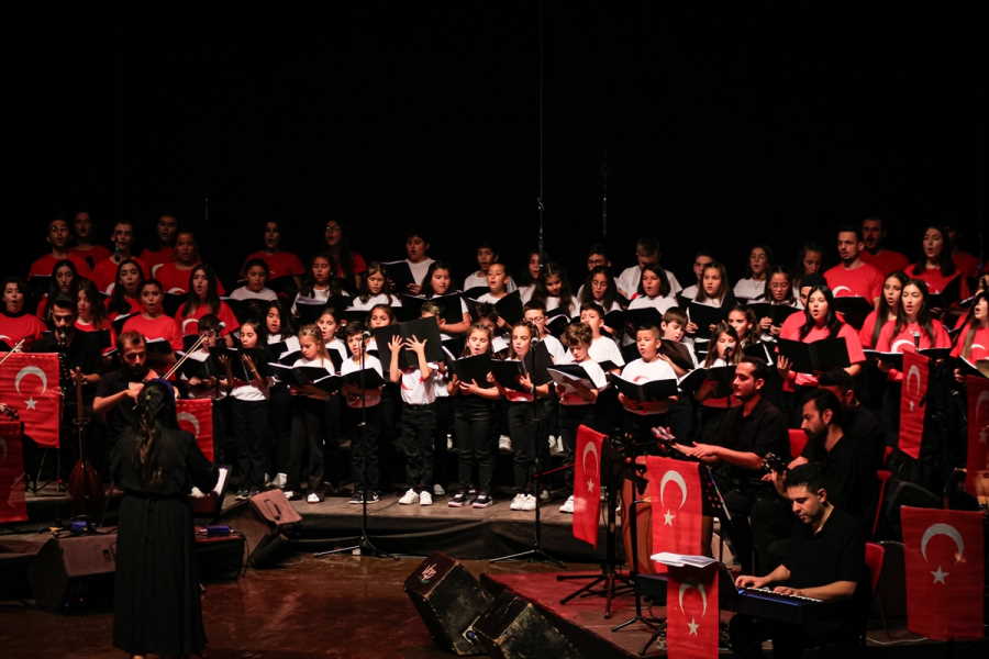 usakta-cumhuriyetin-100-yili-dolayisiyla-konser-verildi-2.jpg
