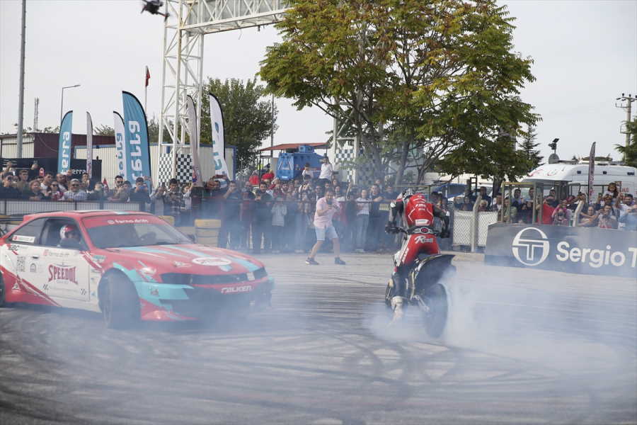 usakta-cumhuriyetin-100-yil-donumu-dolayisiyla-drift-gosterisi-yapildi-3.jpg