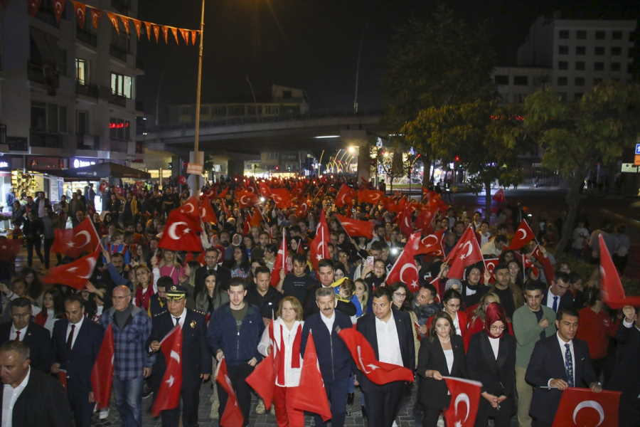 usakta-cumhuriyetin-100-yilinda-fener-alayi-3.jpg