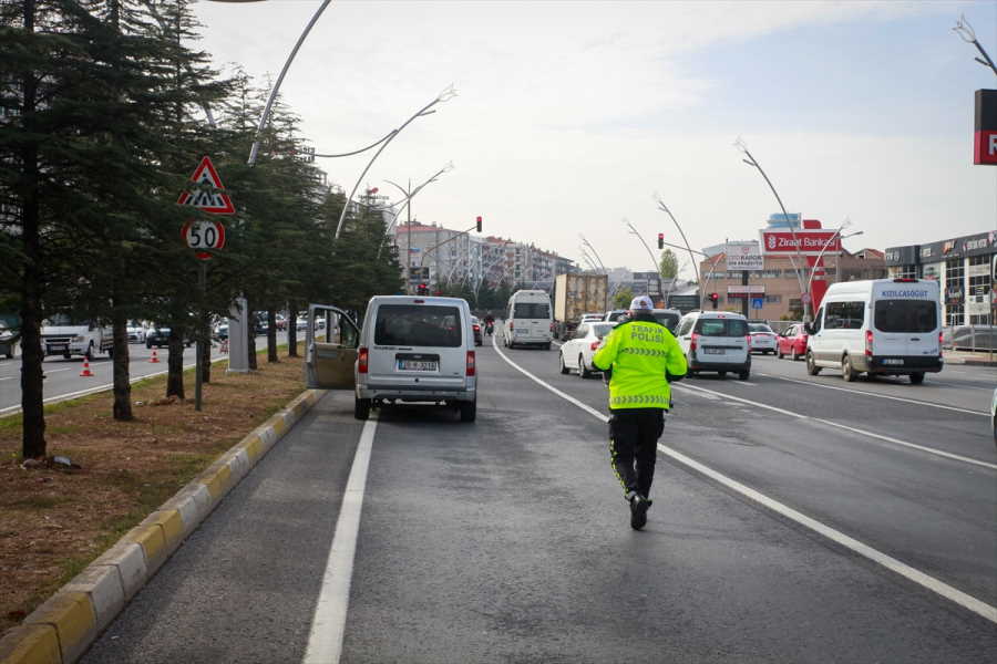 usak-belediye-camisi-civari-trafik-kazasi-1.jpg