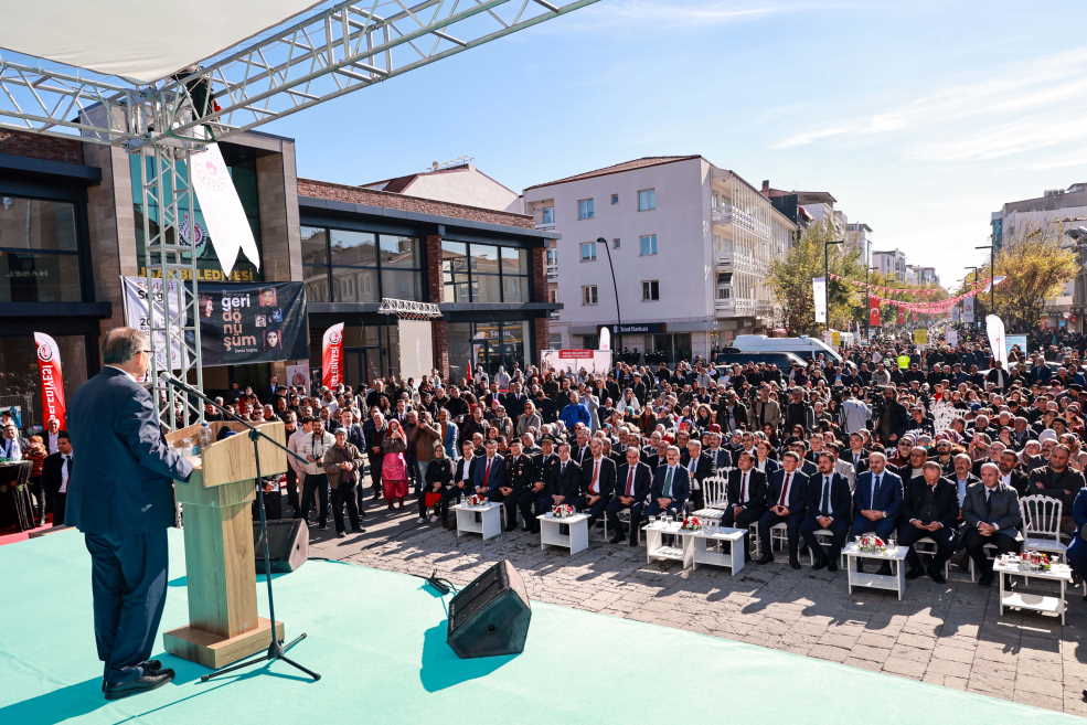 usak-ismetpa-caddesi-acilis-toreni-3.jpg