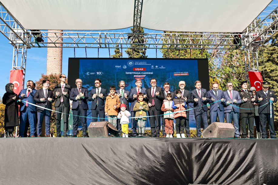 usak-ismetpa-caddesi-acilis-toreni-4.jpg