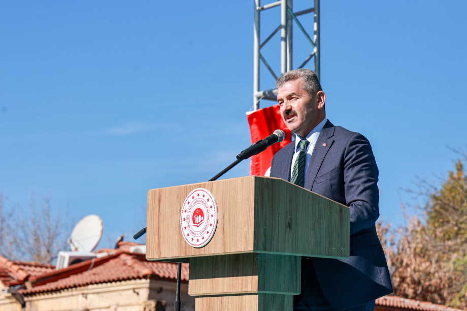 usak-ismetpa-caddesi-acilis-toreni-6.jpg