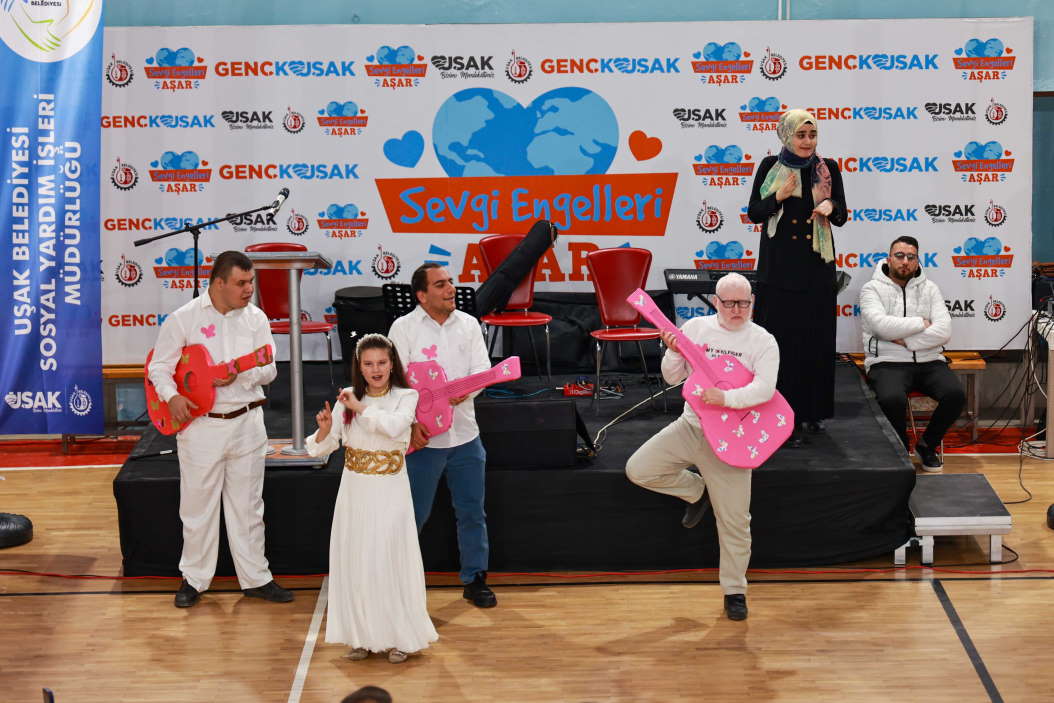 engelli-cocuklar-duzenlenen-ozel-programda-bir-araya-geldi-2.jpg