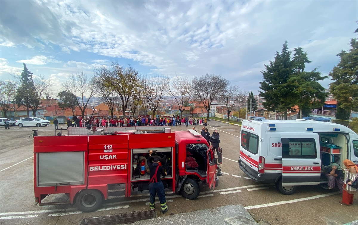 usakta-bir-okulun-hizmetli-odasinda-cikan-yangin-sonduruldu-1.jpg