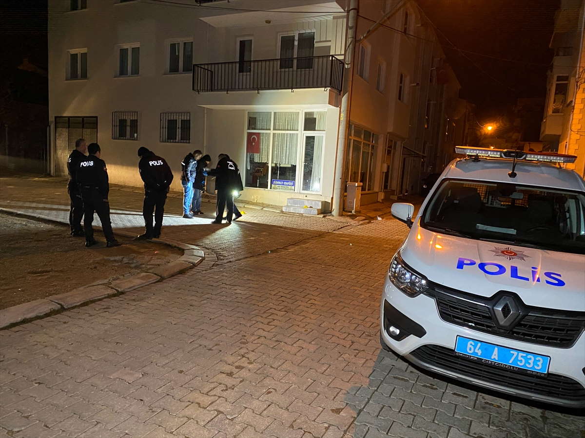 usakta-sarayalti-mahallesinde-bicakli-kavga-2-kisi-yaralandi-1.jpg