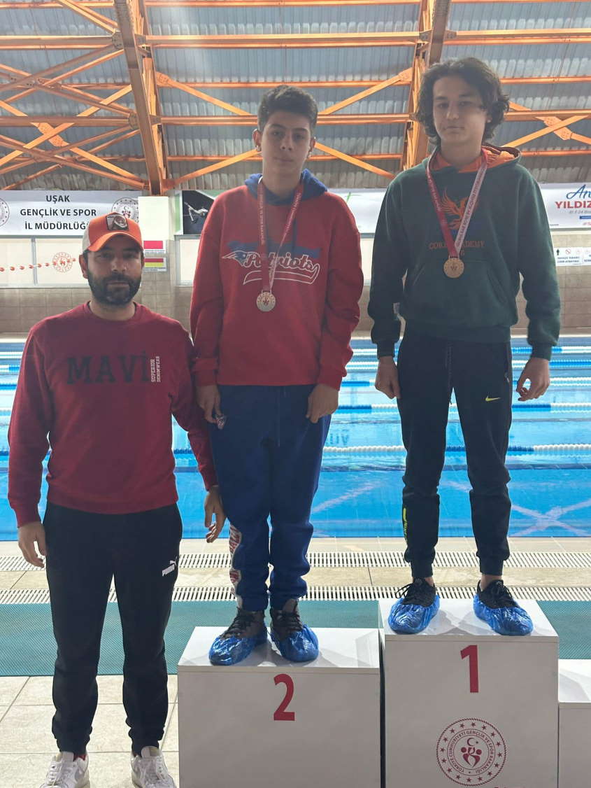 usak-belediyesi-spor-kulubu-ogrencileri-madalyalari-supurdu-3.jpg