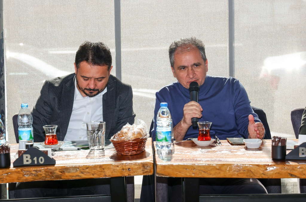 ak-parti-bulusma-4.jpg