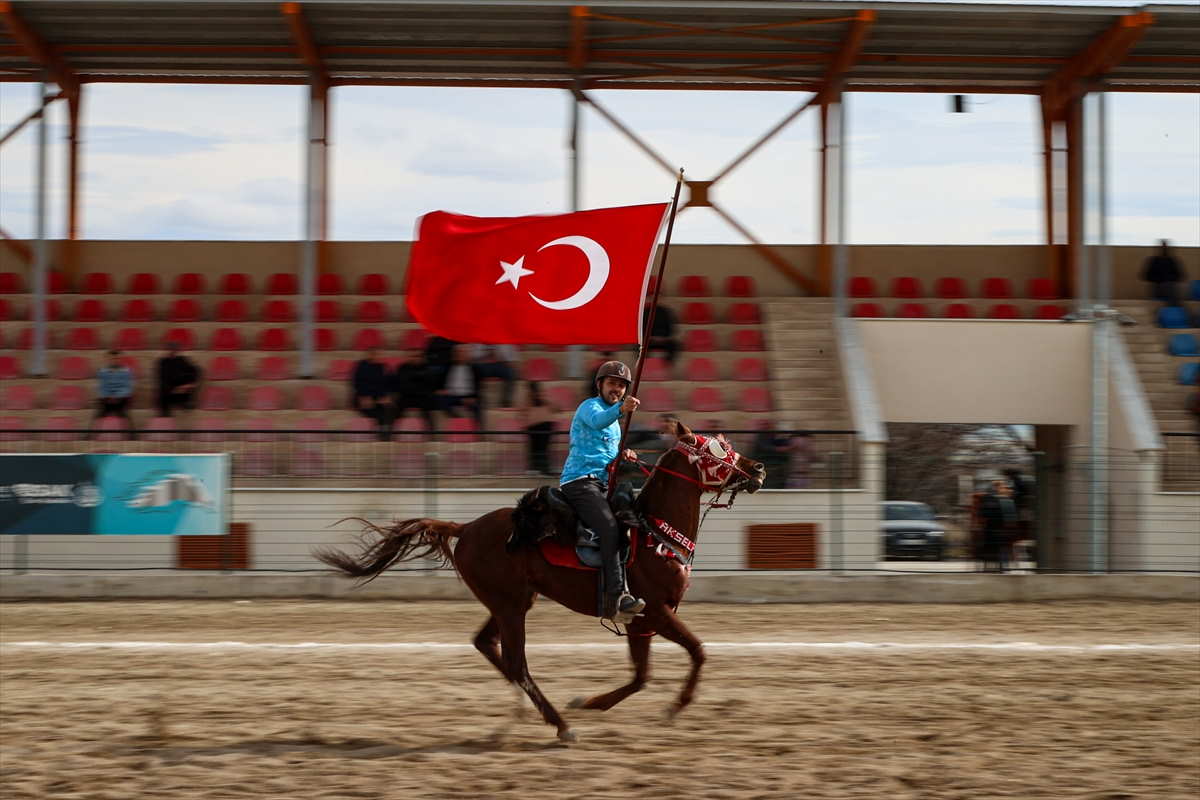 usak-belediyesi-9-geleneksel-cirit-turnuvasini-gokcedal-atli-cirit-spor-kulubu-kazandi-2.jpg